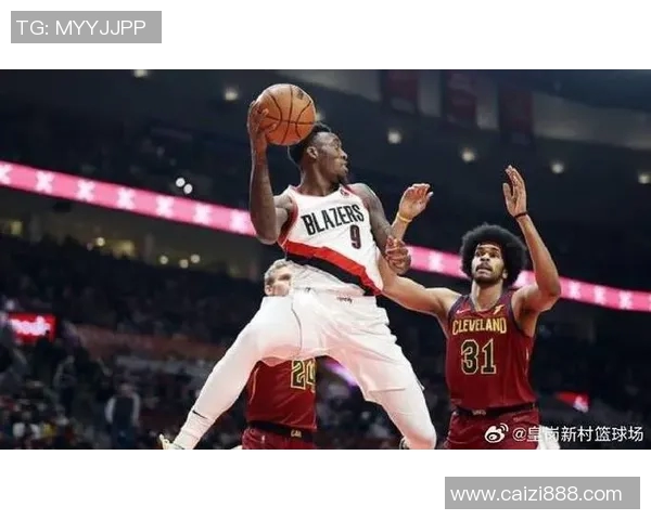 开拓者与雷霆激战正酣双方球员表现精彩引人注目